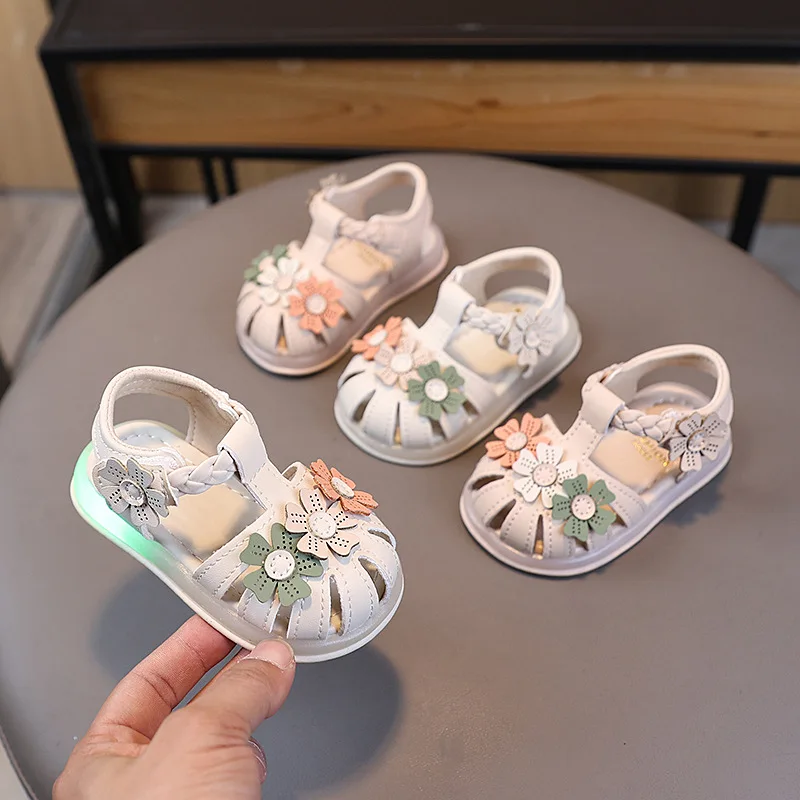 Summer Sandals New Fashion LED Light Kid Shoes Simple Versatile Retro Girl Shoe Princess Flower Lightweight  Elegant Kid Sandals