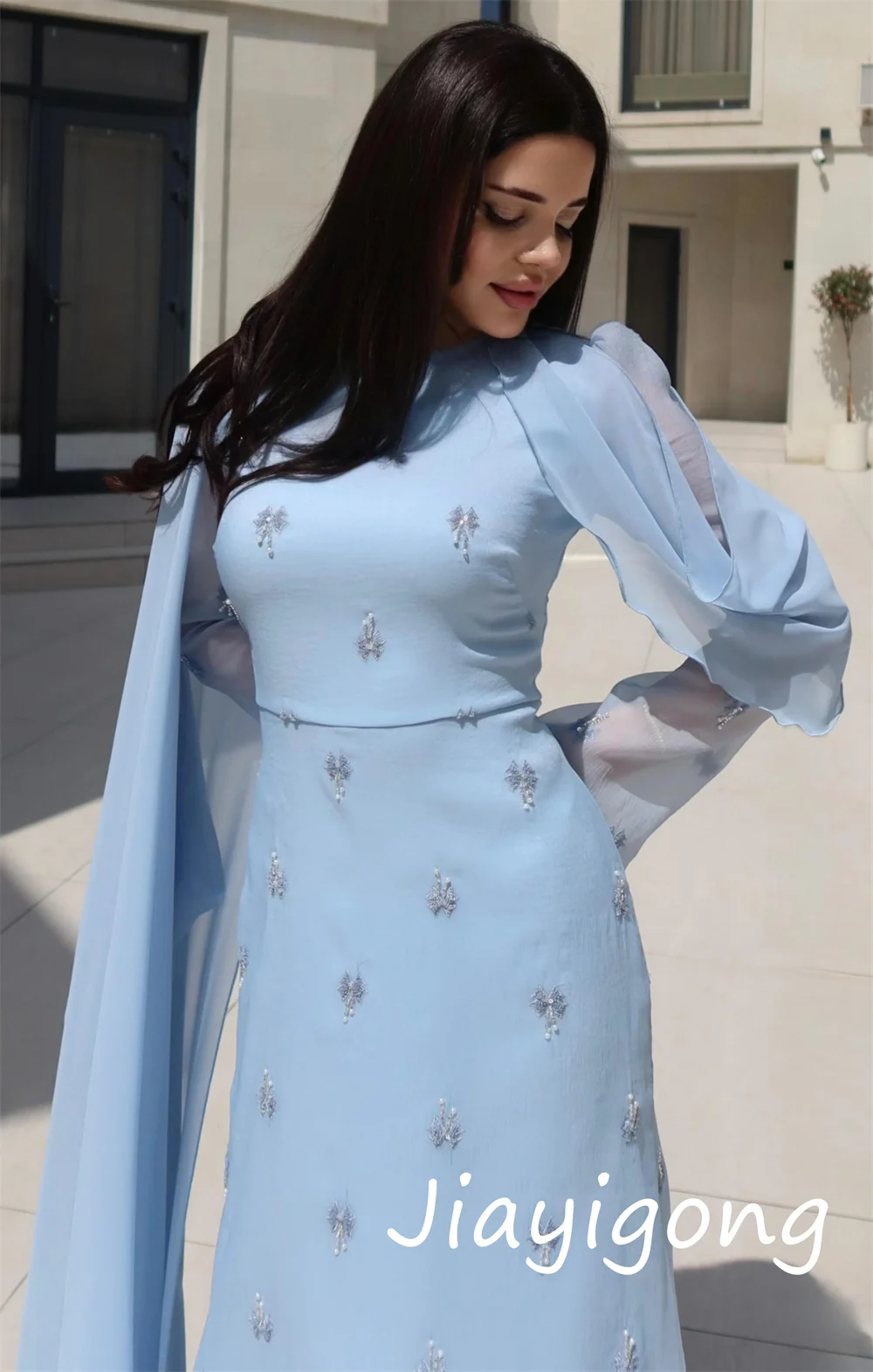 Abiti lunghi personalizzati con paillettes in jersey squisito con pieghe a trapezio e scollo rotondo Occasioni su misura Intricato retrò