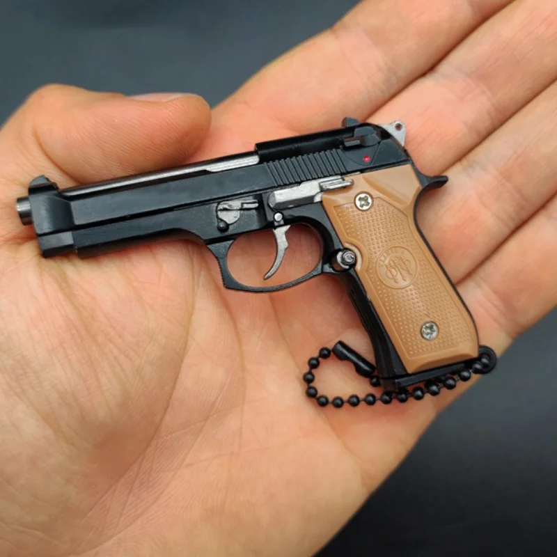 Jedi Survival Metal Gun Model BERETTA 92F Model Eating Chicken Metal Keychain Gift Desktop Decoration