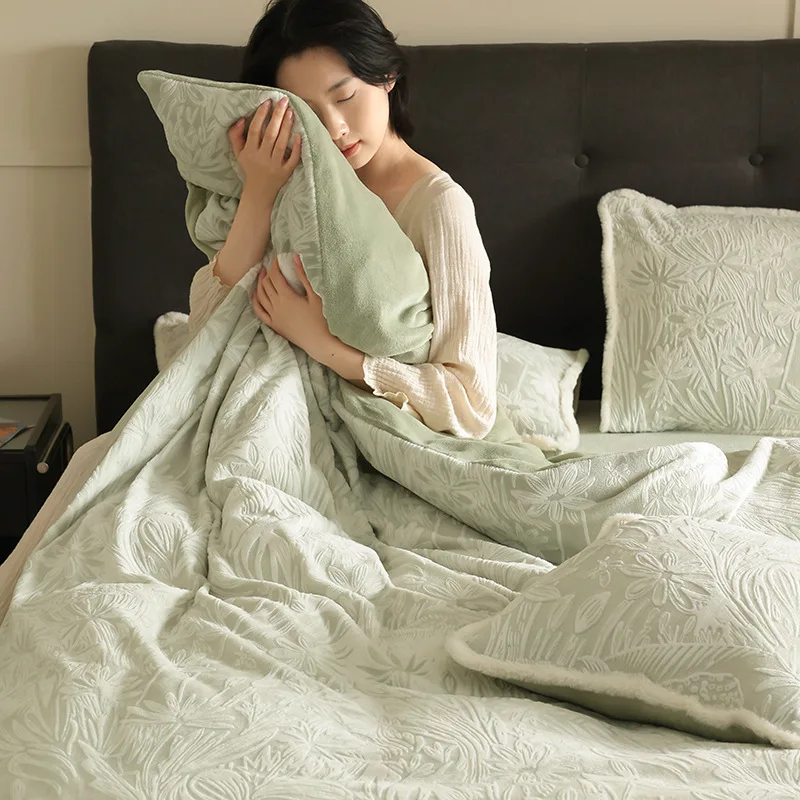 

Customizable autumn and winter thickened 230g high gram milk fleece three-dimensional double color engraving four-piece set