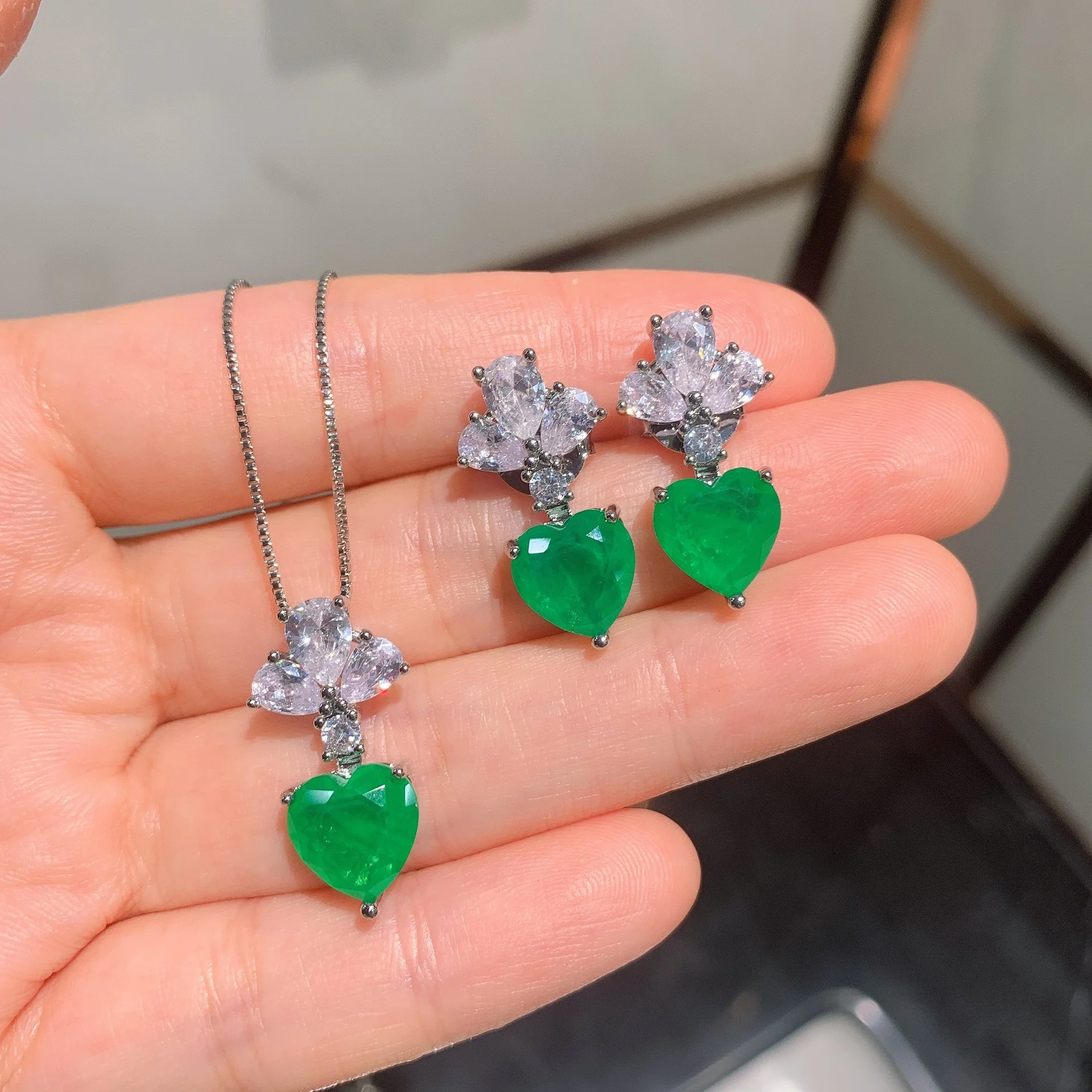 genuine Luxury brand real jewels Online live broadcast simulation Emerald Pendant emerald Earrings color treasure set high quali