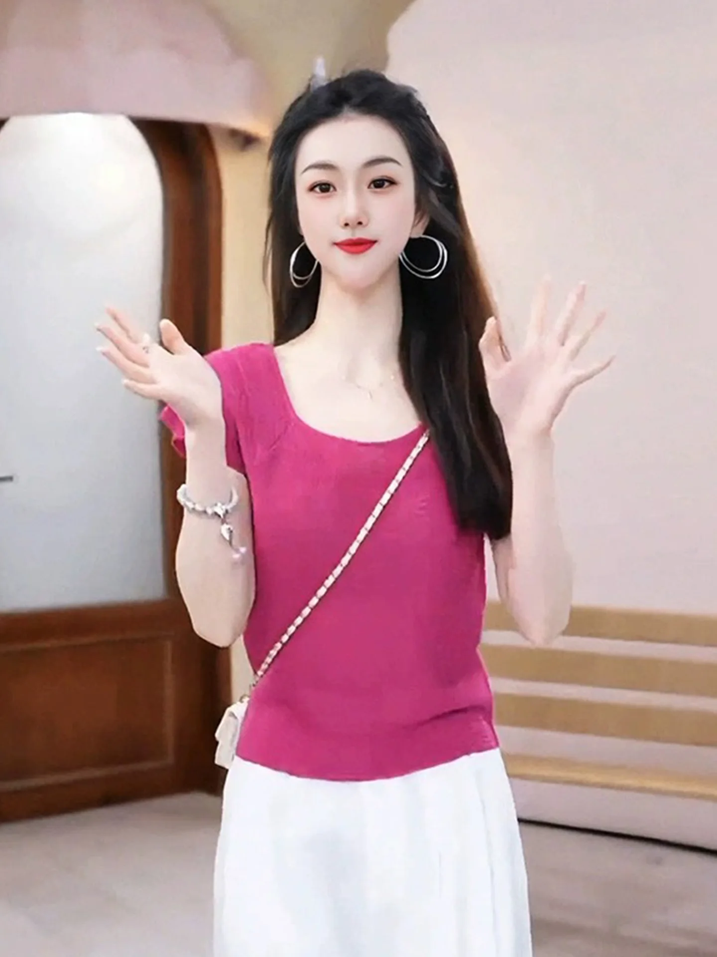 Słodki i elegancki top z dzianiny z jedwabiu lodowego, koreańska moda, słodki styl, lato 2025, damski, mieszanka jedwabiu, modny.