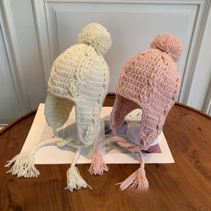

Детские вязаные шапки ручной работы, закрутки жареного теста, 2025 г., зимние детские защитные шапки для ушей, однотонные мягкие шапки с комочками волос для девочек и мальчиков