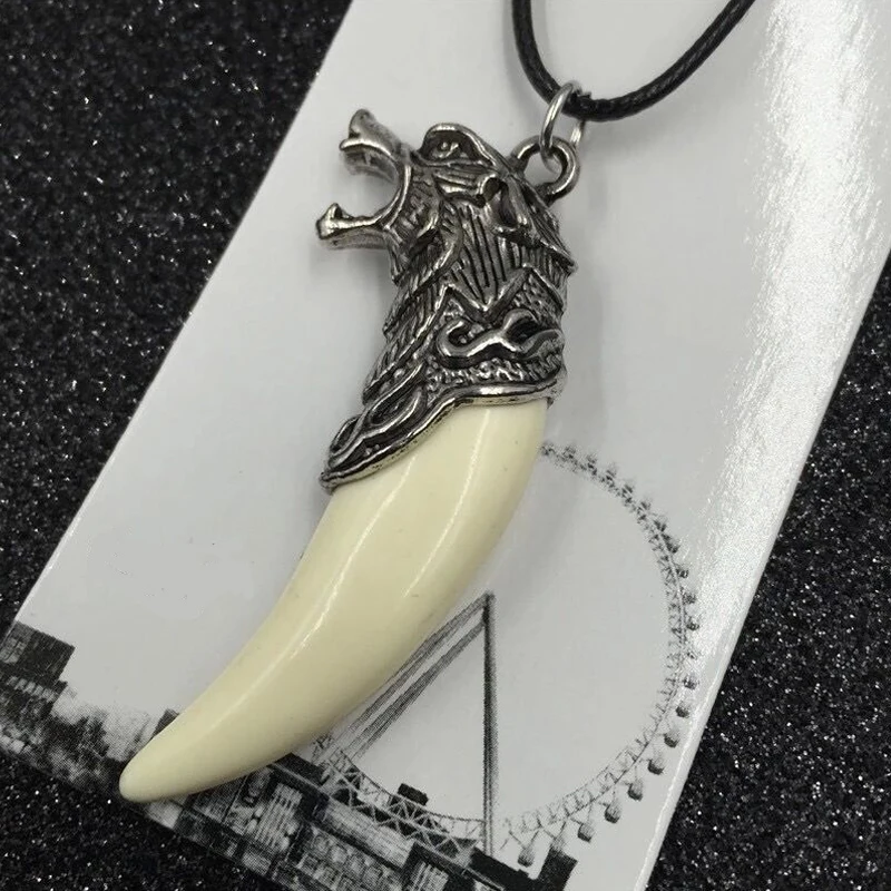 Punk Cool Brave Men Wolf Teeth Pendant Necklace Women Man Lucky Jewelry Vintage Imitation Tooth Amulet Pendant Necklaces