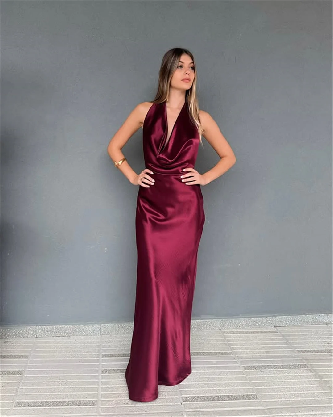 

Wine Red Satin Cocktail Dresses Sexy Halter Deep V-neck Backless Side Slit Sleeveless Floor-Length Outdoor Party Dancing Dress