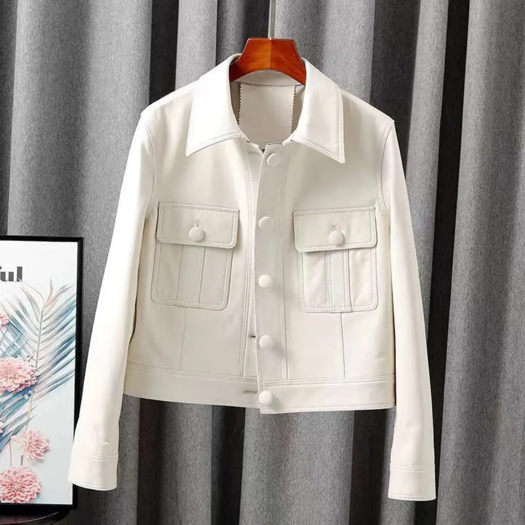 เสื้อแจ็คเก็ตหนังผู้หญิง สไตล์มอเตอร์ไซค์ สำหรับฤดูใบไม้ร่วง ตัดเย็บแบบสั้น เรียบหรู เหมาะสำหรับใส่ไปทำงาน พร้อมกระเป๋าติดสติ๊กเกอร์