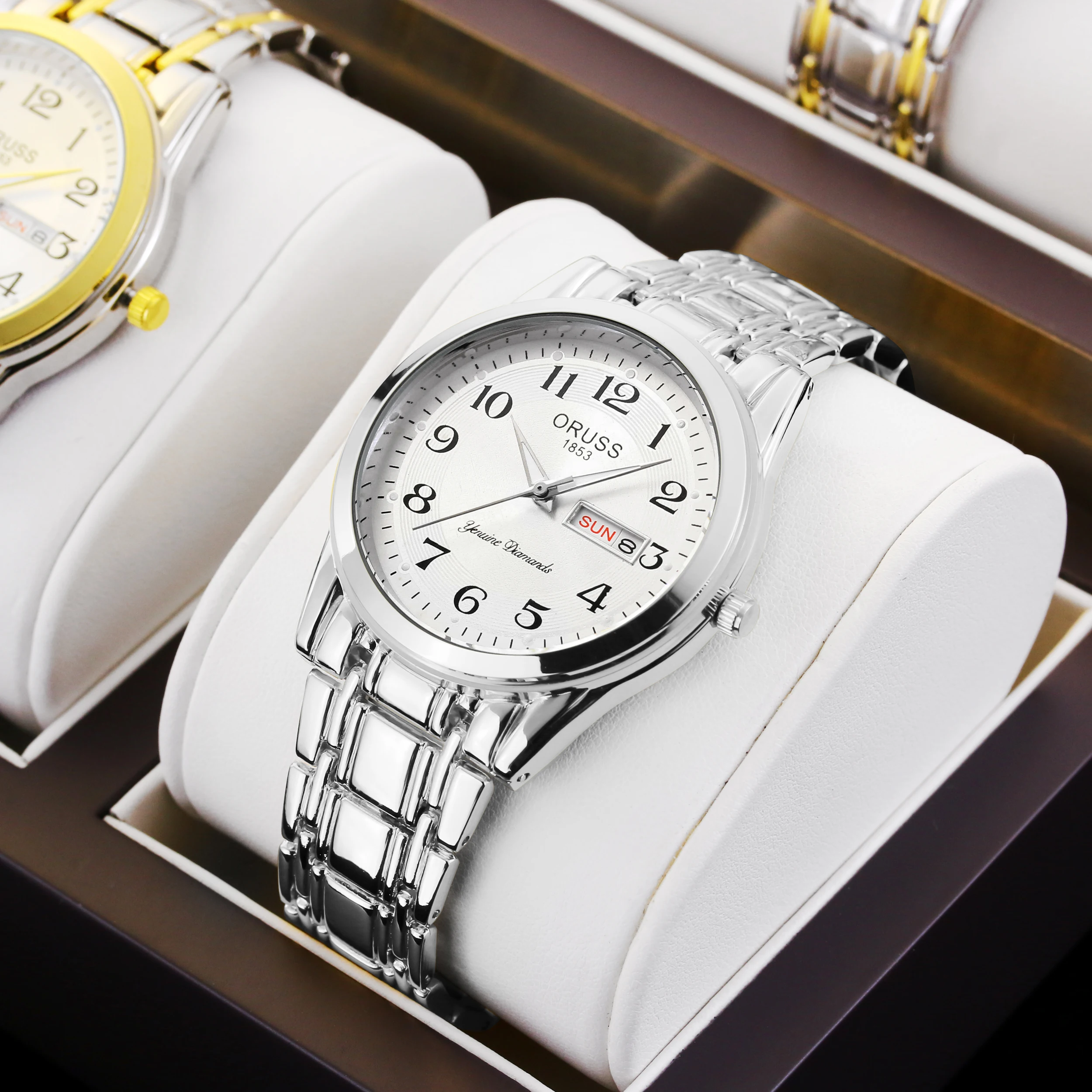 カップル向けのダブルカレンダーウォッチ,若者向けのマッチングウォッチ,ロマンチックで魅力的,高度でファッショナブル,すべてにマッチ