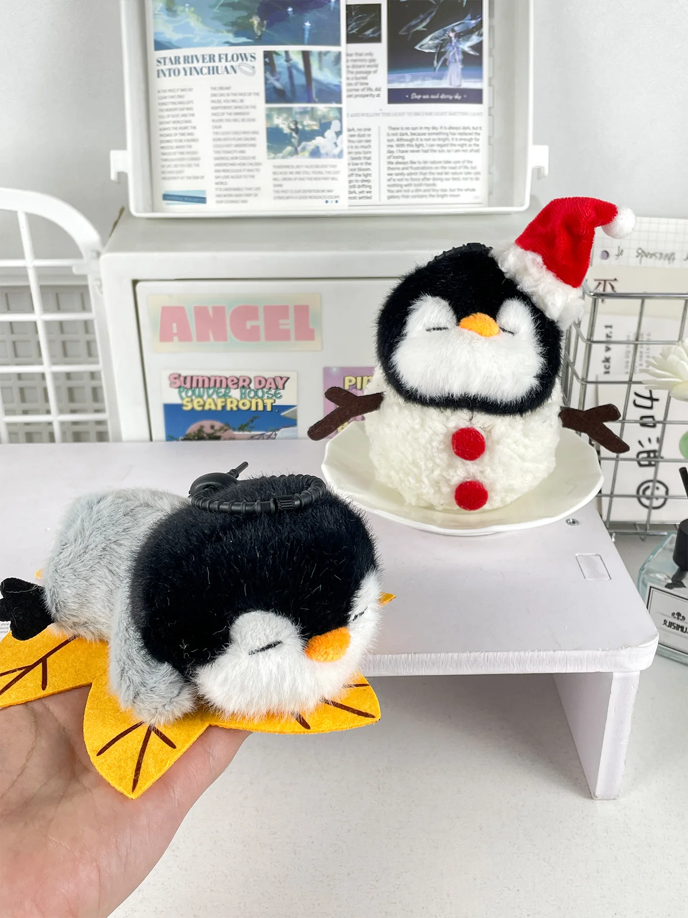 لطيف البطريق أفخم قلادة الربيع، الصيف، الخريف، الشتاء، اللوازم المكتبية الإبداعية، الزينة، دمى المفاتيح زوجين