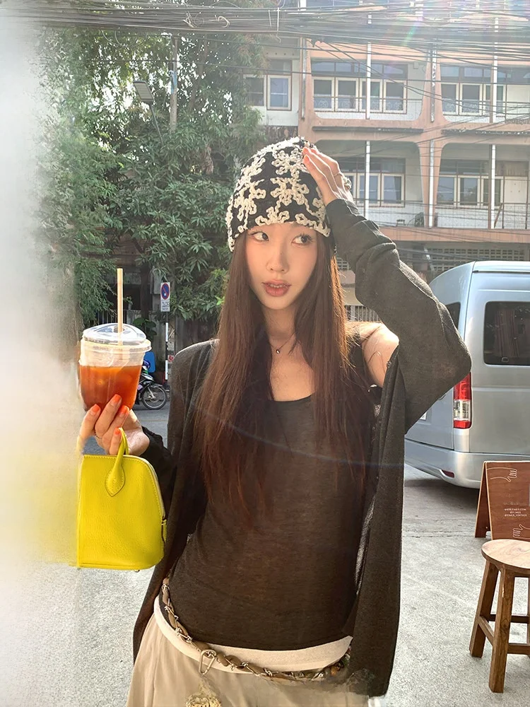 

Комплект Ranwear Cool из двух предметов: легкий топ на бретельках и тонкий вязаный кардиган с защитой от солнца