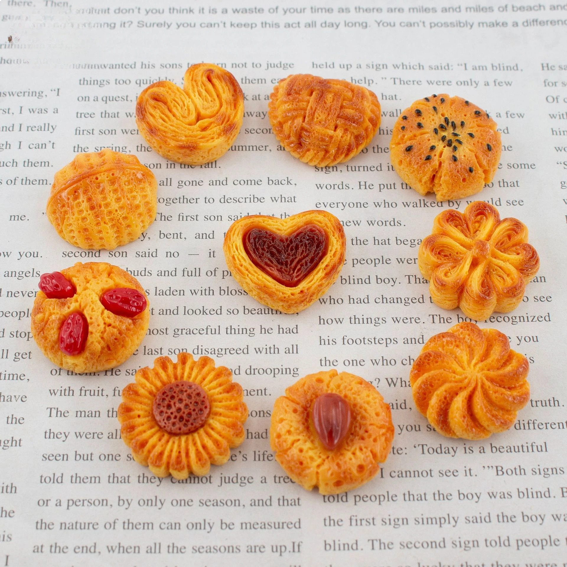 100pcs Kawaii Simulation Baking Cookie Resin Cabochon DIY Accessories for Keychain Doll House Kitchen Decor Miniature Craft