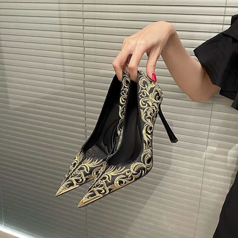 Nouvelles Chaussures Simples pour Femmes 2026, Style Pointu, Talon Haut Fin, Tige Élancée, Inspiration Française, Élégantes et Tendance