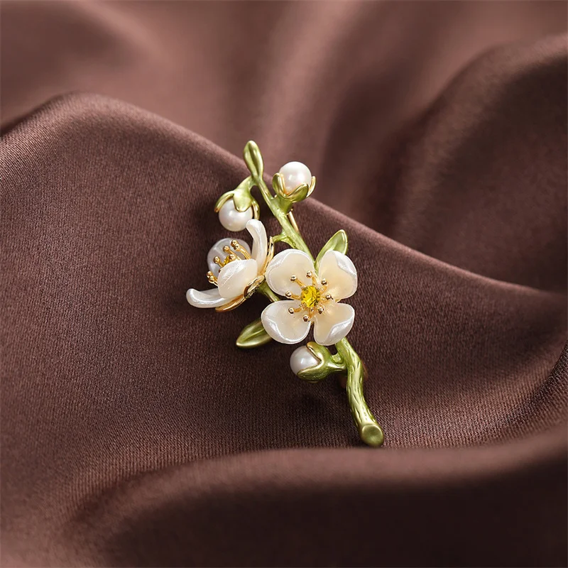 1PCS Vintage Temperament Plant Flower Pearl Green Jasmine Brooch For Women Corsage Anti-exposure Pin Accessories Jewelry Gift