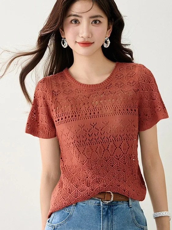 قميص نسائي بأكمام قصيرة صيفي بتصميم جديد مجوف خفيف وفضفاض أنيق مضاد للشيخوخة مصنوع من البوليستر المحبوك