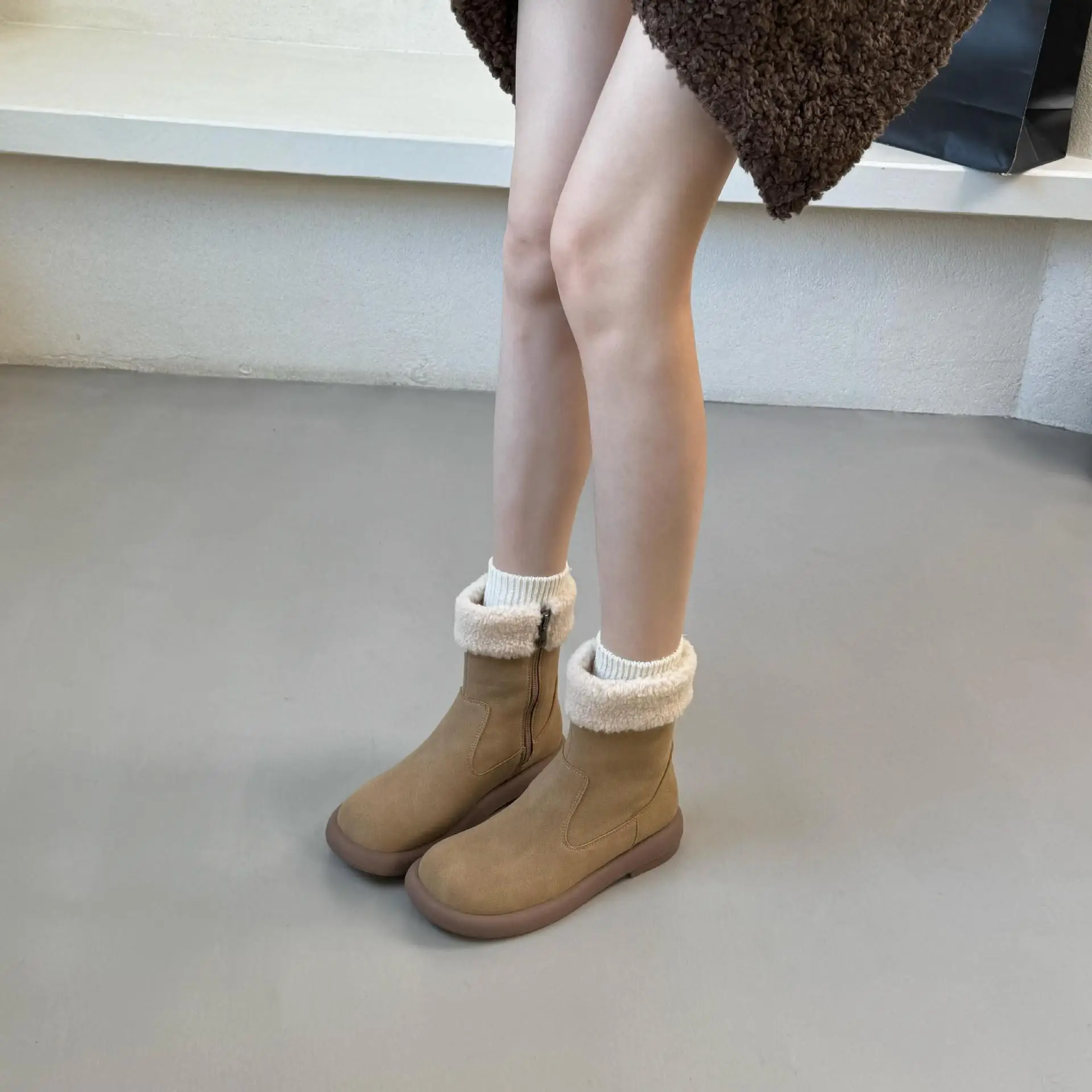 Sapatos botas plataforma plana dedo do pé redondo austrália calçados de inverno botas de pelúcia-mulheres tamancos de borracha baixa neve tornozelo 2024 pele de couro