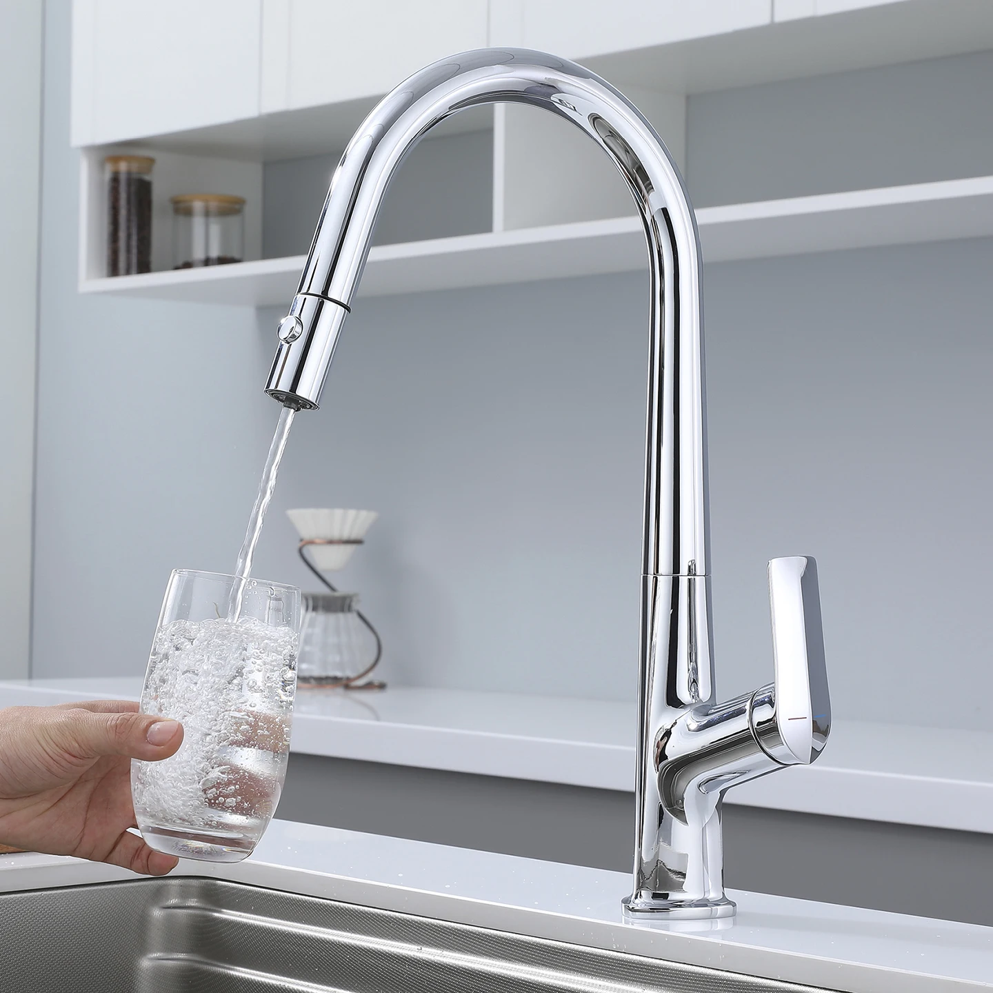 

Deck Mounted One Hole Pull Down Sink Faucets 2 Modes Kitchen Sink Faucet Single Handle Hot and Cold Mixer Taps Chrome