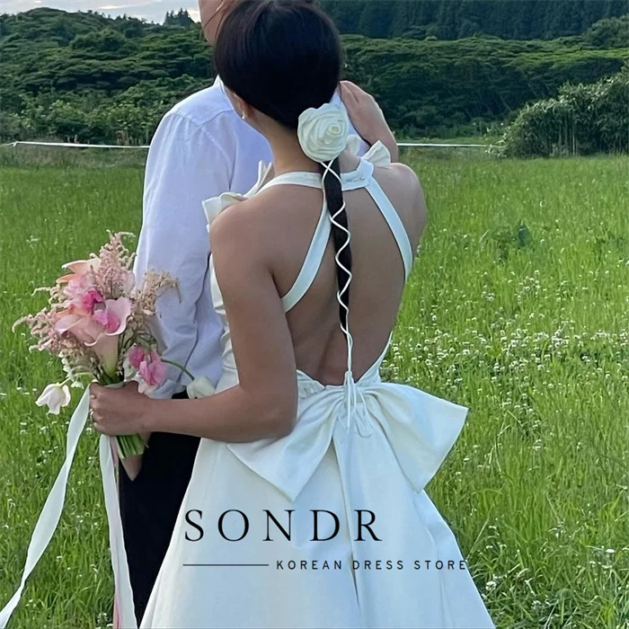 Sondr V-Neck Backless Korean Wedding Snap Dresses Customized A Line Sleeveless Satin Bridal Gown Self-Wedding Photo Shoot Gown