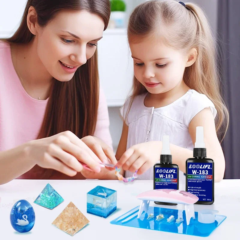 Adhesivo de Resina UV y Kit de Soldadura con Pegamento UV 50g/1000g para la Fabricación de Joyas DIY. Para Joyas, Vidrio, Metal. Secado Rápido en 1 Minuto. Incluye Lámpara UV.