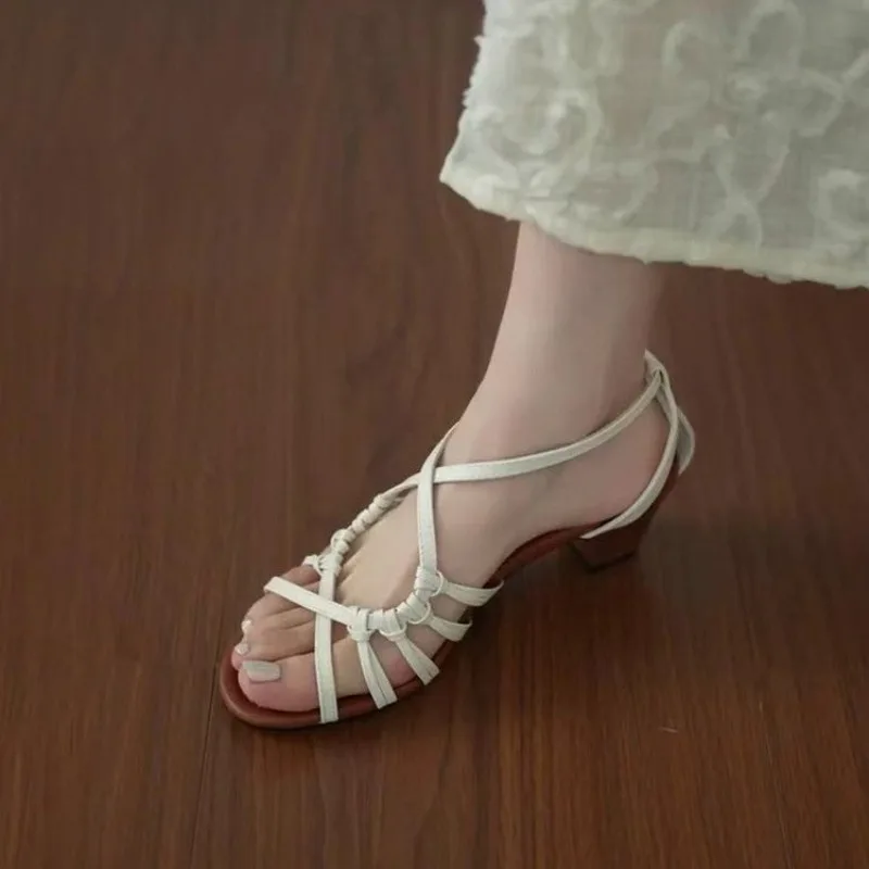 

New Women's Woven Hollow Out Sandals Casual Roman Shoes Beach Shoes Soft Bottom Buckle Slip-On Comfortable Leather Sandals