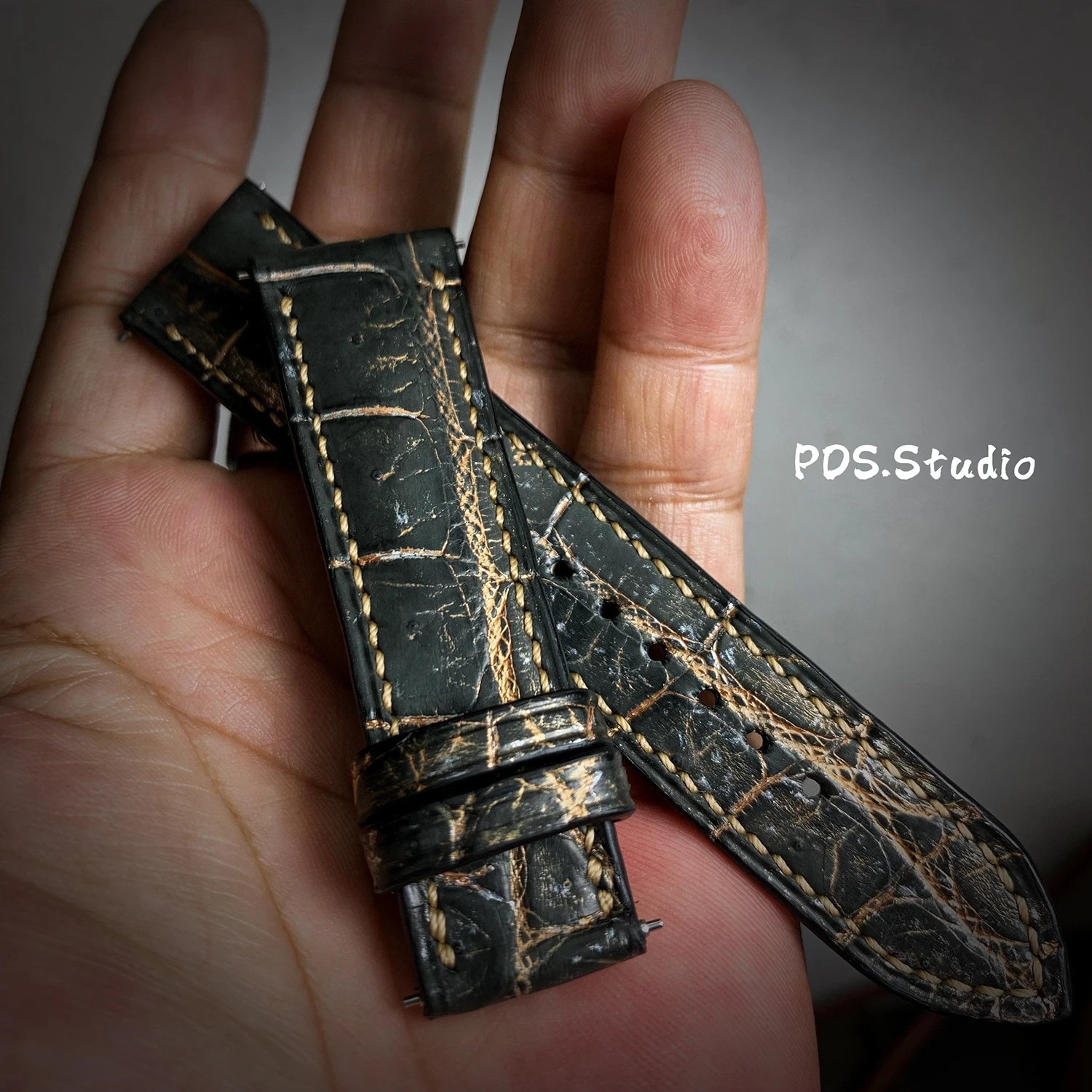 HANDMADE CUSTOM AMERICAN RETRO BLACK-GOLD ALLIGATOR LEATHER MATTE SWEAT-RESISTANT SOFT PIN BUCKLE WATCH STRAP