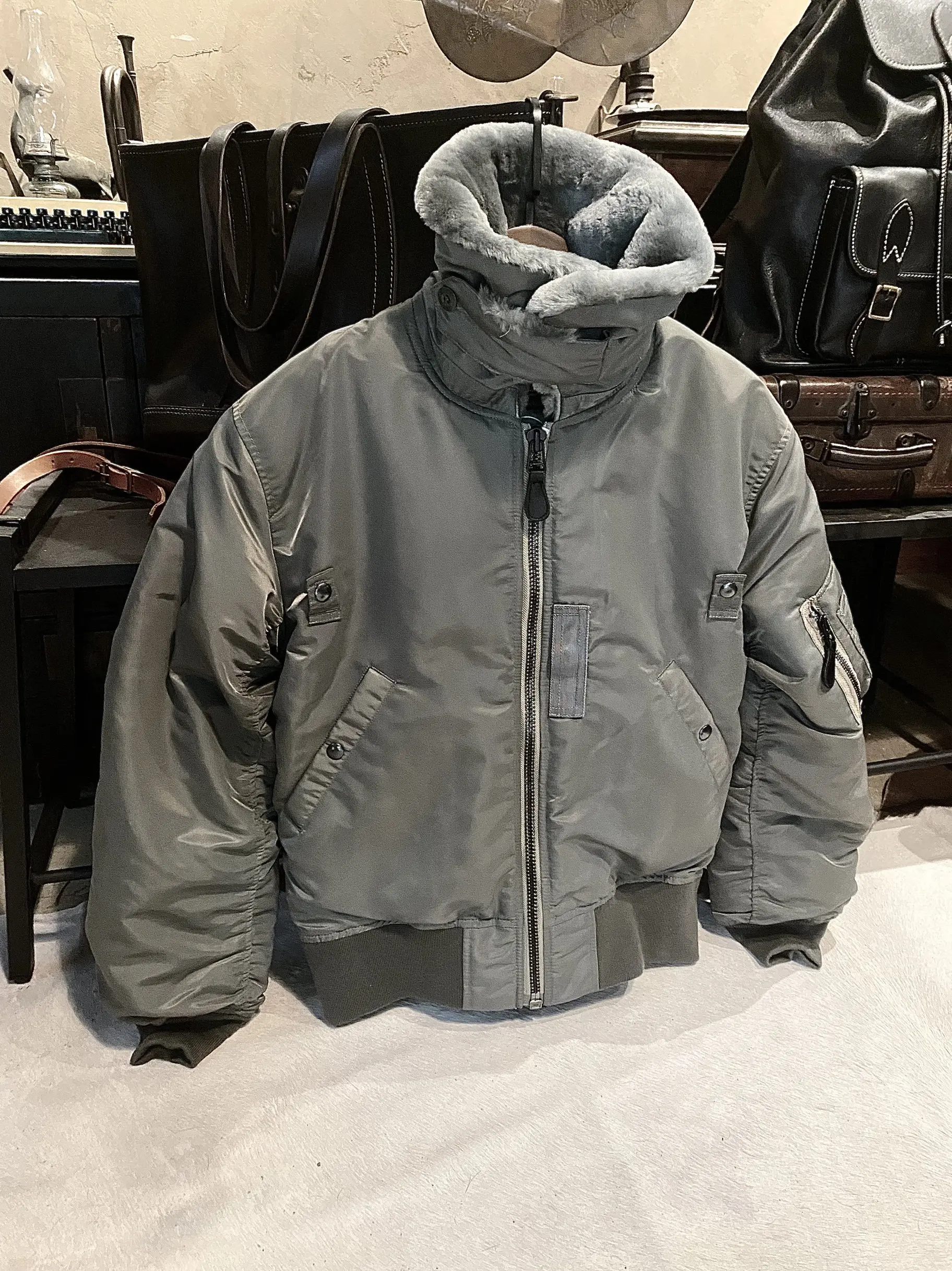 

Куртка-бомбер B15C Monroe с меховым воротником