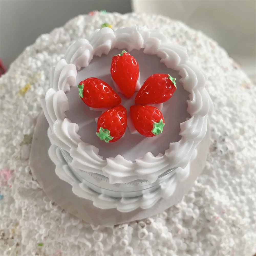 Exquisite Compact Mini 5PCS Strawberry Cream Cake 63mm Spice Grinder Handmade Production Lovely Fake Candy White Food Display