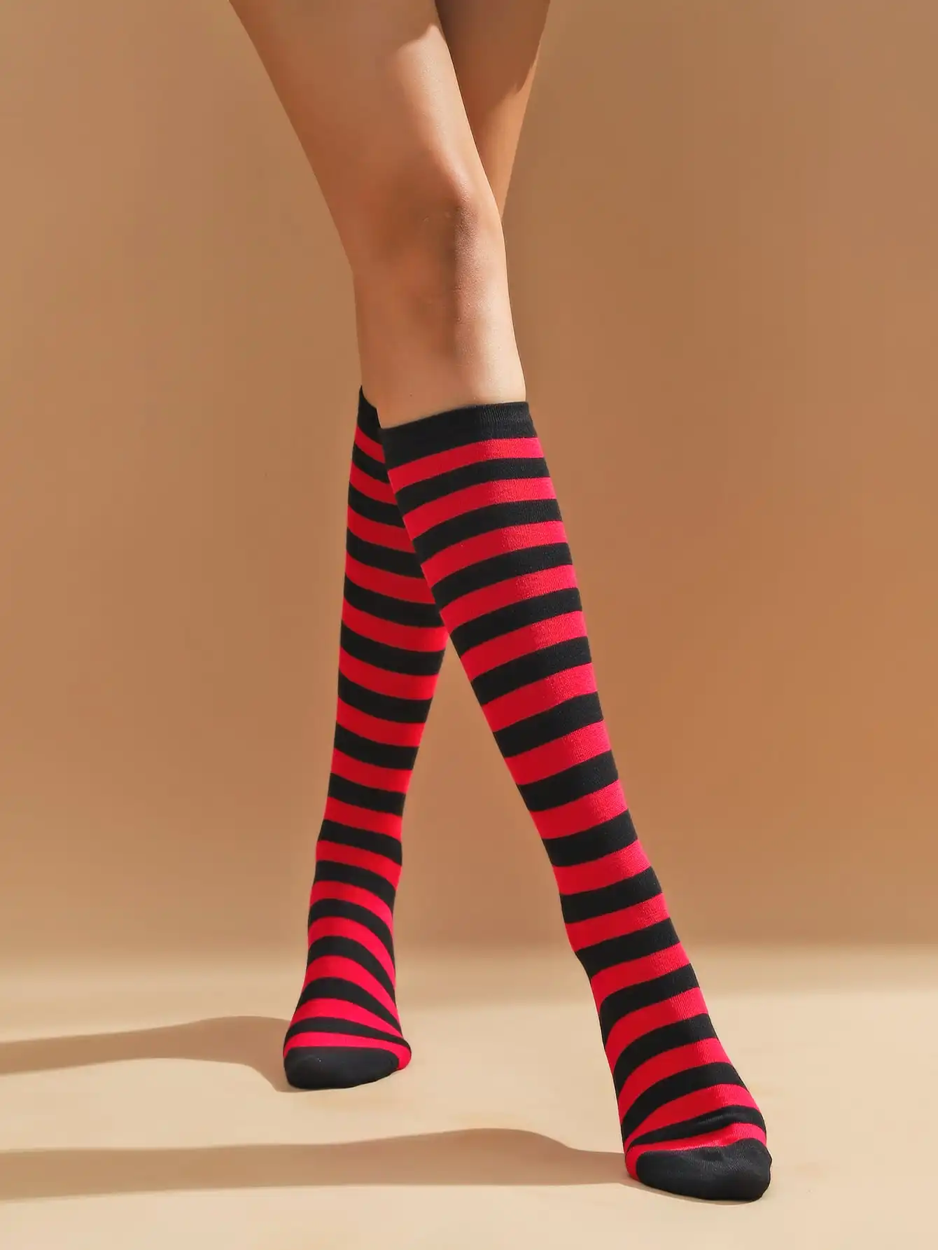 ถุงเท้ายาวถึงเข่าสไตล์วิทยาลัย 1 คู่ ถุงเท้าฟุตบอล ถุงเท้าผ้าไหม ถุงเท้าผู้หญิง