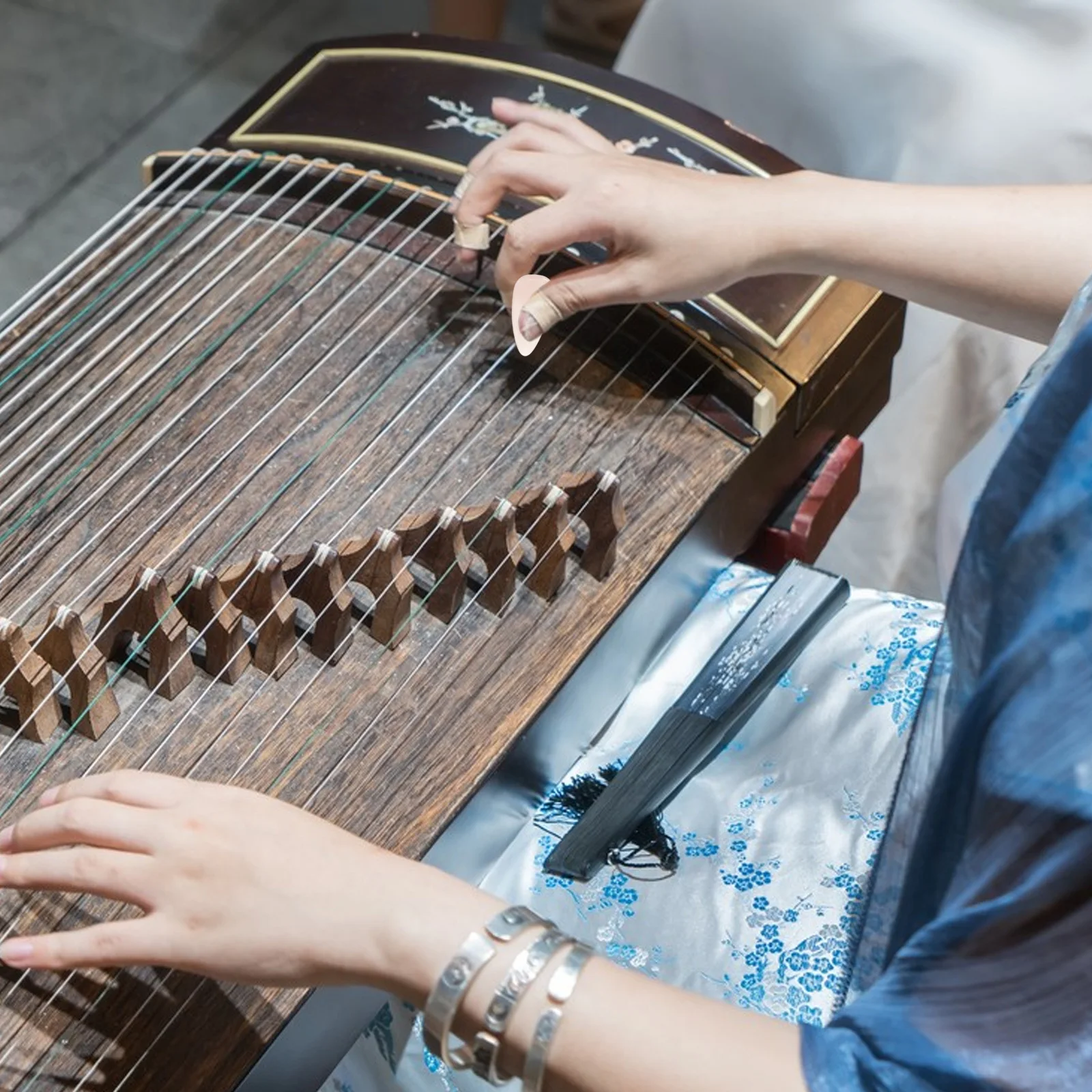8 قطعة أظافر Guzheng من الراتنج يختار الأصابع لـ Zither الصيني دائم الإبهام يختار المبتدئين ممارسة حراس الأصابع Guzheng الأساسية