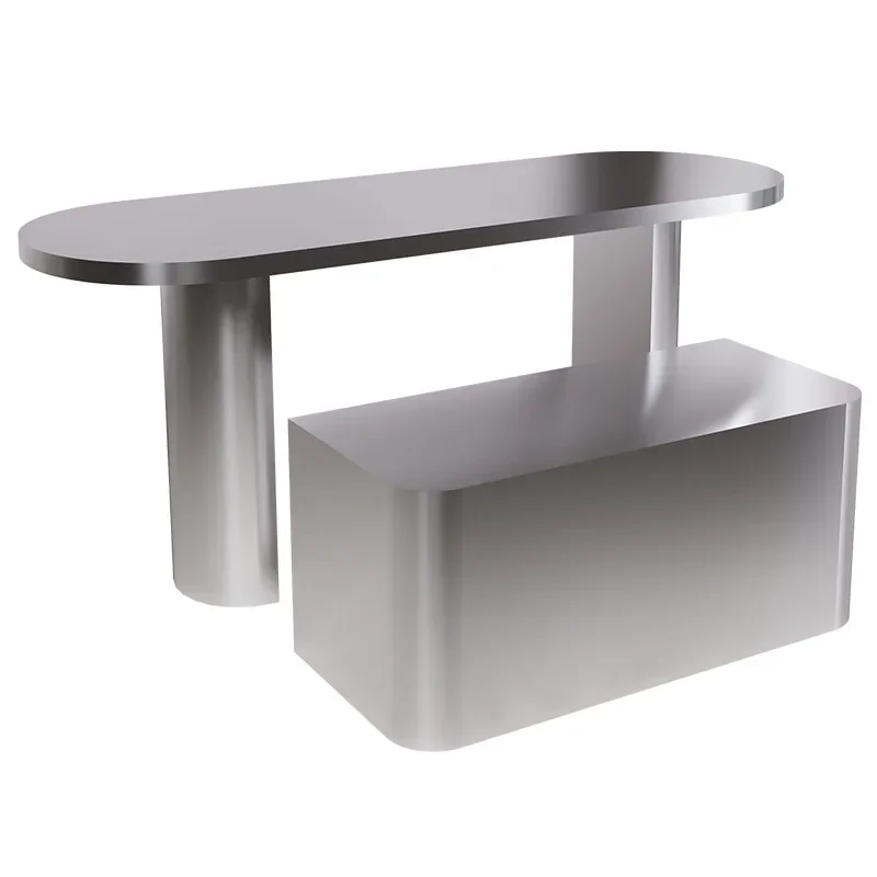 

Clothing store Nakashimadai, shoe store boutique with display table in the middle