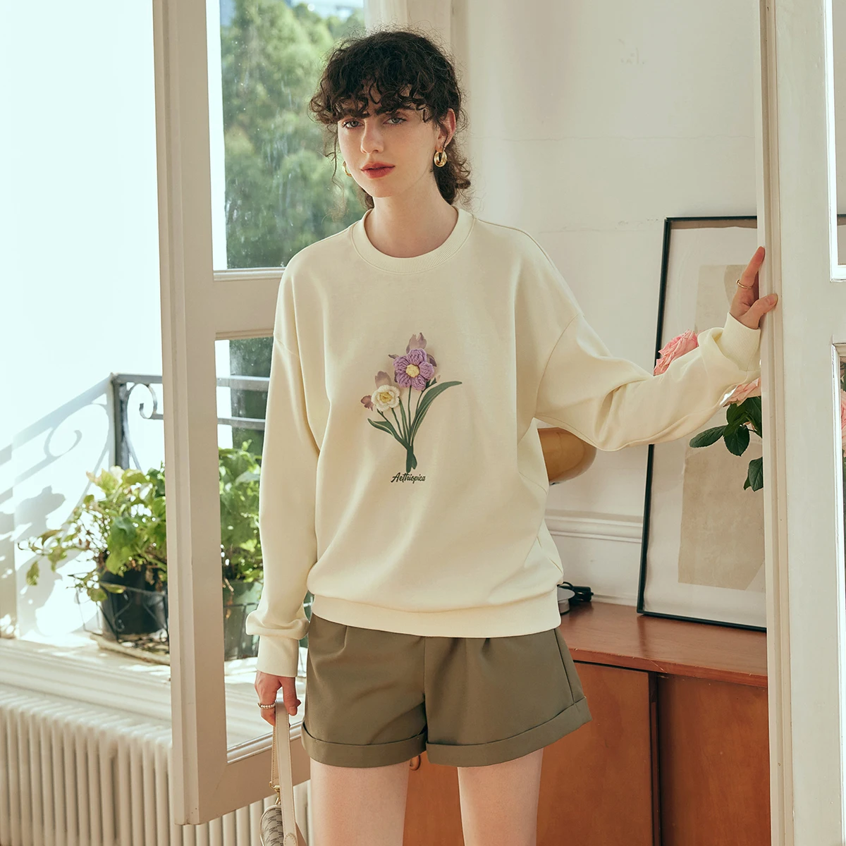 OLrain Long-Sleeved Crew Neck Women's Early Autumn 2025 New Loose Three-dimensional Hand-Hooked Pullover Top O23QR83911