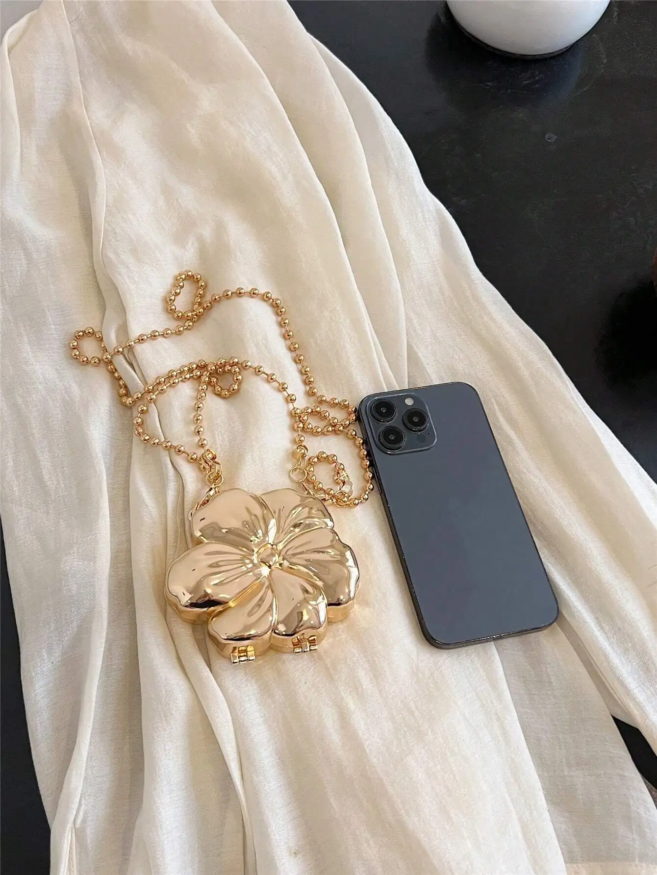 1pc New Mini Metal Pouch, Gold Electroplated Glossy Metallic Coin Purse, Chain Strap Crossbody Bag, Floral Shaped Handheld Bag, Elegant Wallet Valentines