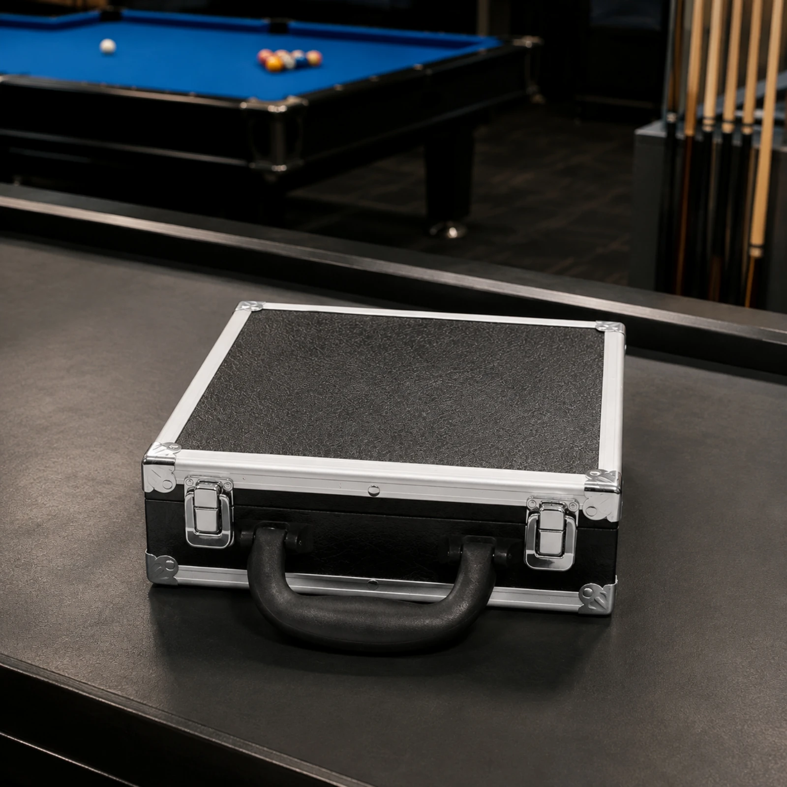 16 Ball Pool Storage Case Hard Shell Billiard Ball Carrying Case with Individual Recesses for American Pool Balls