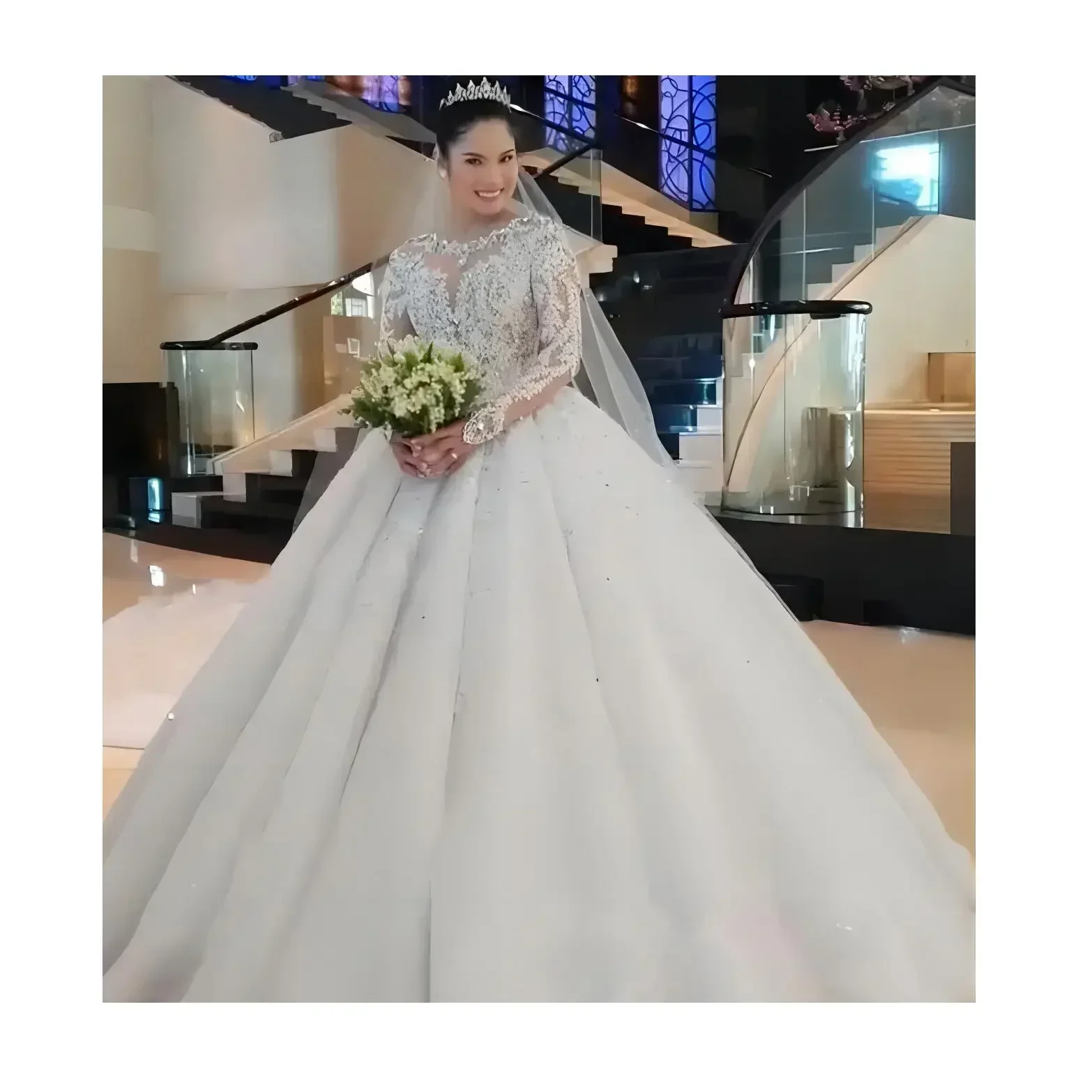 Customized Elegant Vintage Style Noble Dignified Long-Sleeved Shiny Sequins Wedding Dress High Quality Lace Decoration