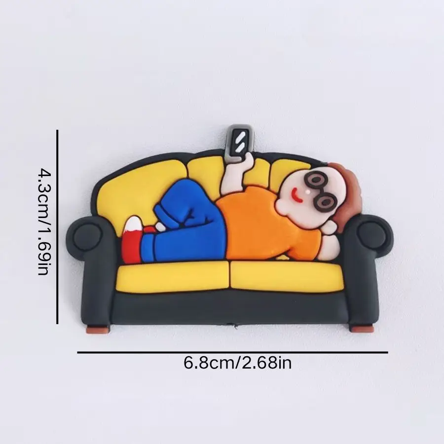 Kreative Cartoon-Sofa-Deko: Lässige Geburtstagstorten-Dekoration mit Brille und Sofa-Motiv für Vatertag und Party-Desserts – Detail 3