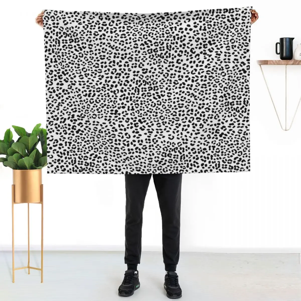 

Black and White Snow Leopard Pattern Throw Blanket Warm Plush Fuzzy Blanket for Living Room