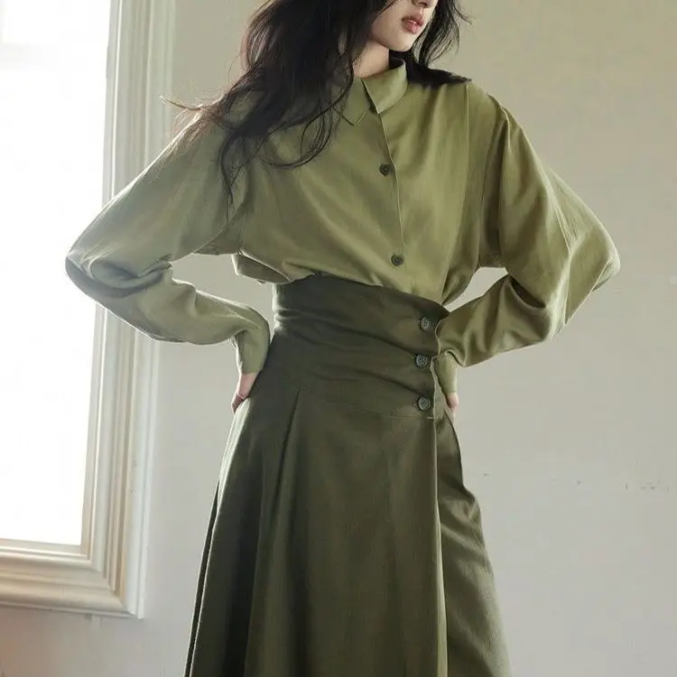 

French green asymmetrical collar retro suit women's 2025 autumn new high-end shirt skirt tide