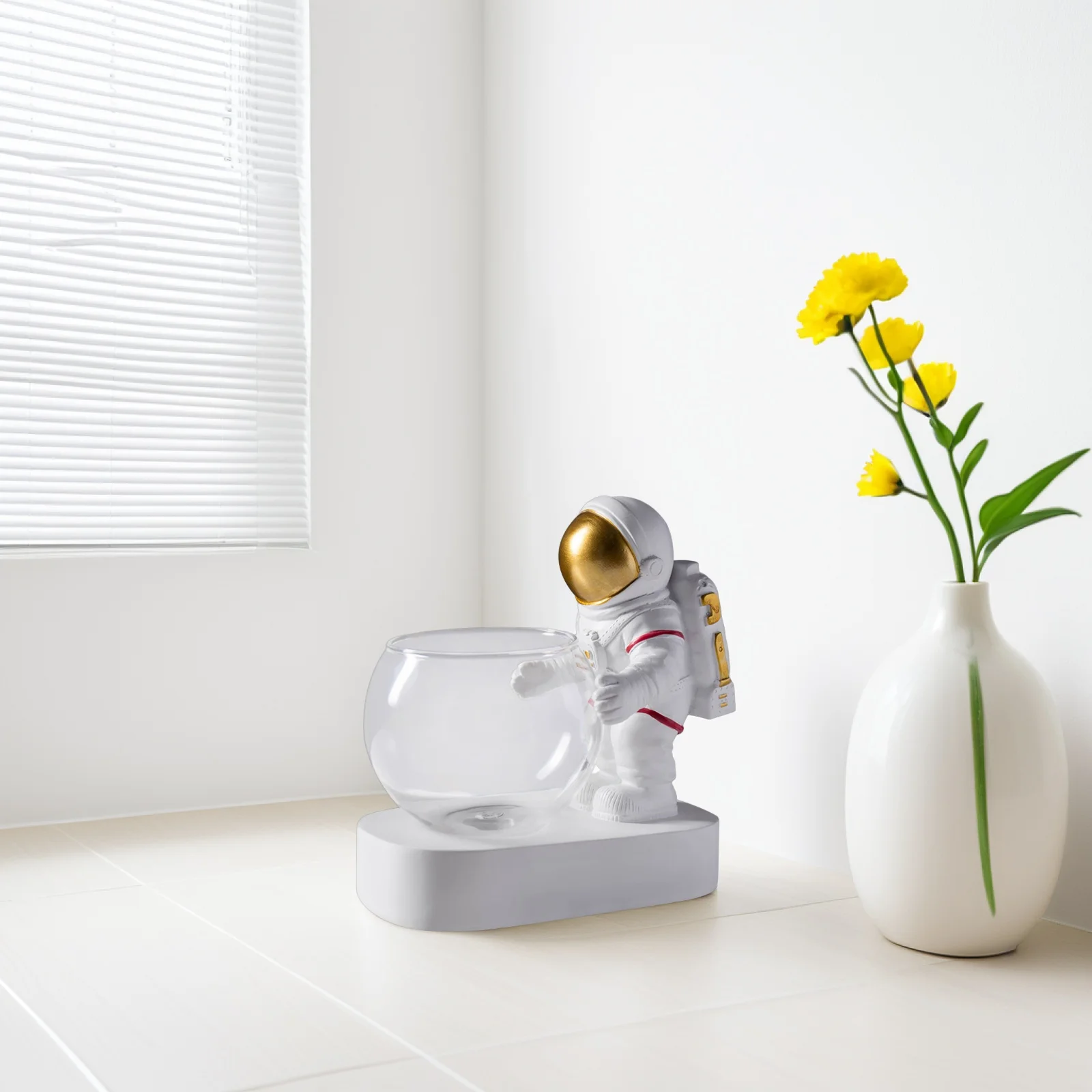 

Resin Astronaut Ornament Glass Water Planter With Lamp Hydroponic Vase Flower Storage Adornment Decorative Flowerpot
