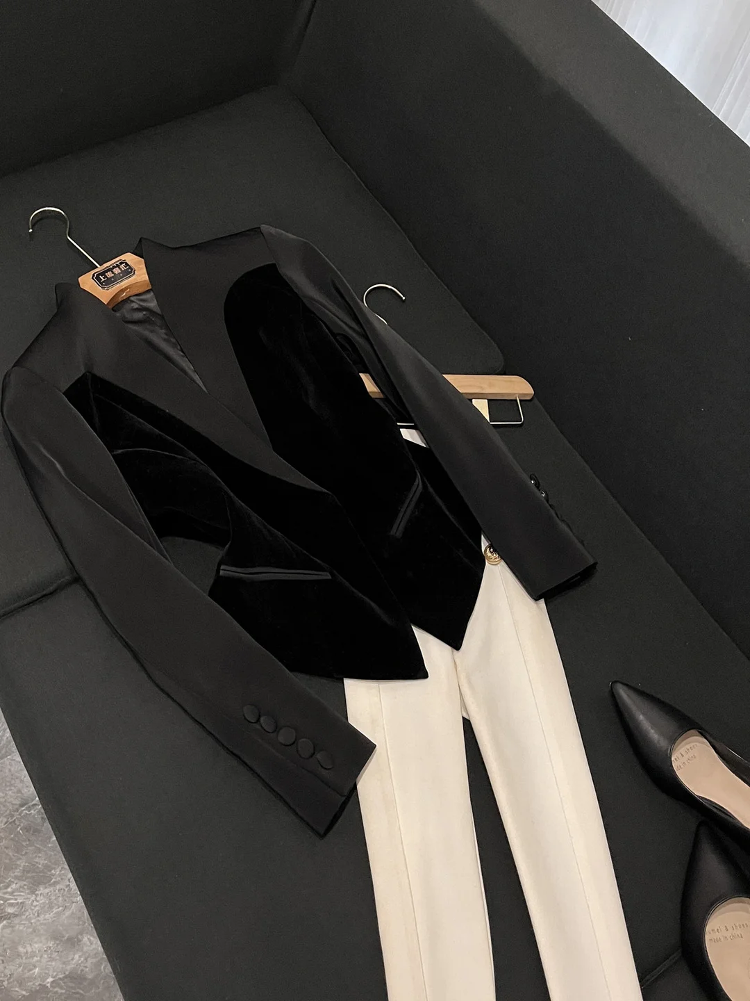 

Summer 2025 Velvet Patchwork Slim Fit Structure Jaet A842 Faionable Women's Suit Jaet Star Sle Long Sve Color