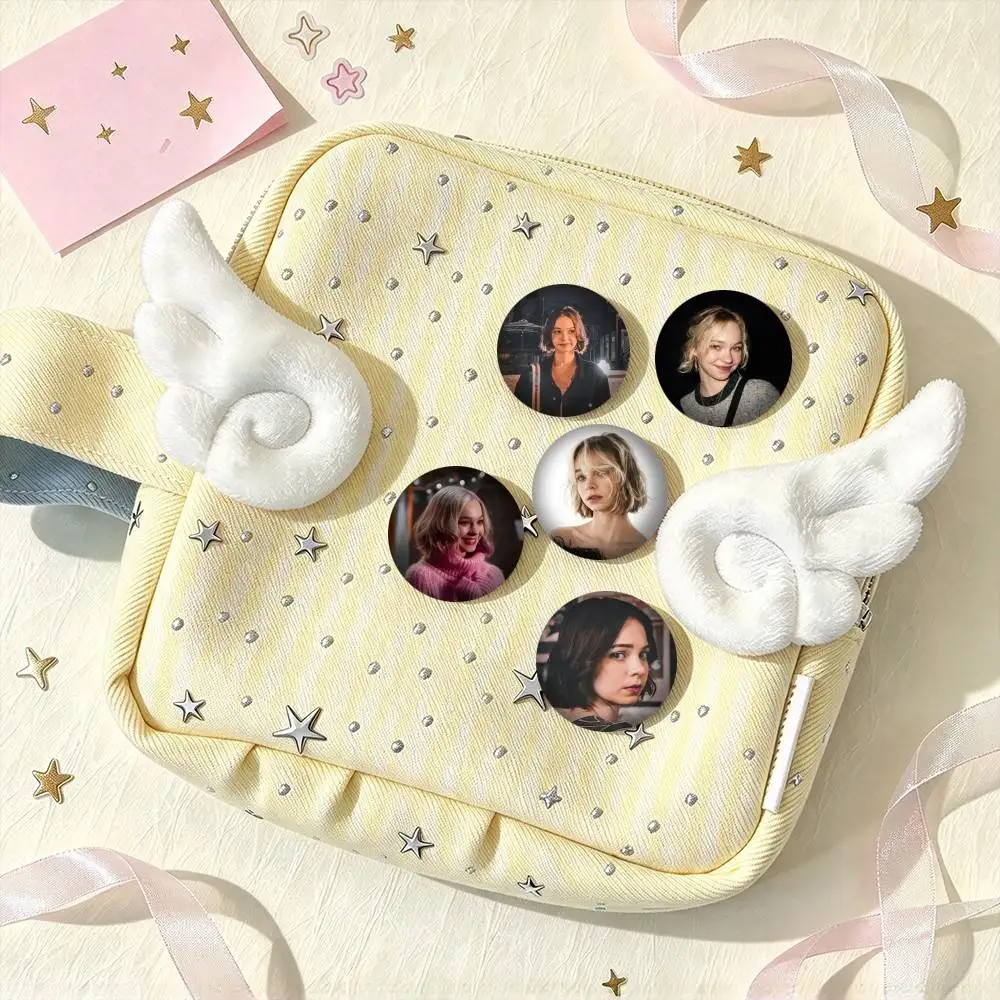 Y-Young Actress E-Emma Myers  25mm 32mm 44mm 58mm 75mm Brooches Badges Pins for Accessories Gift