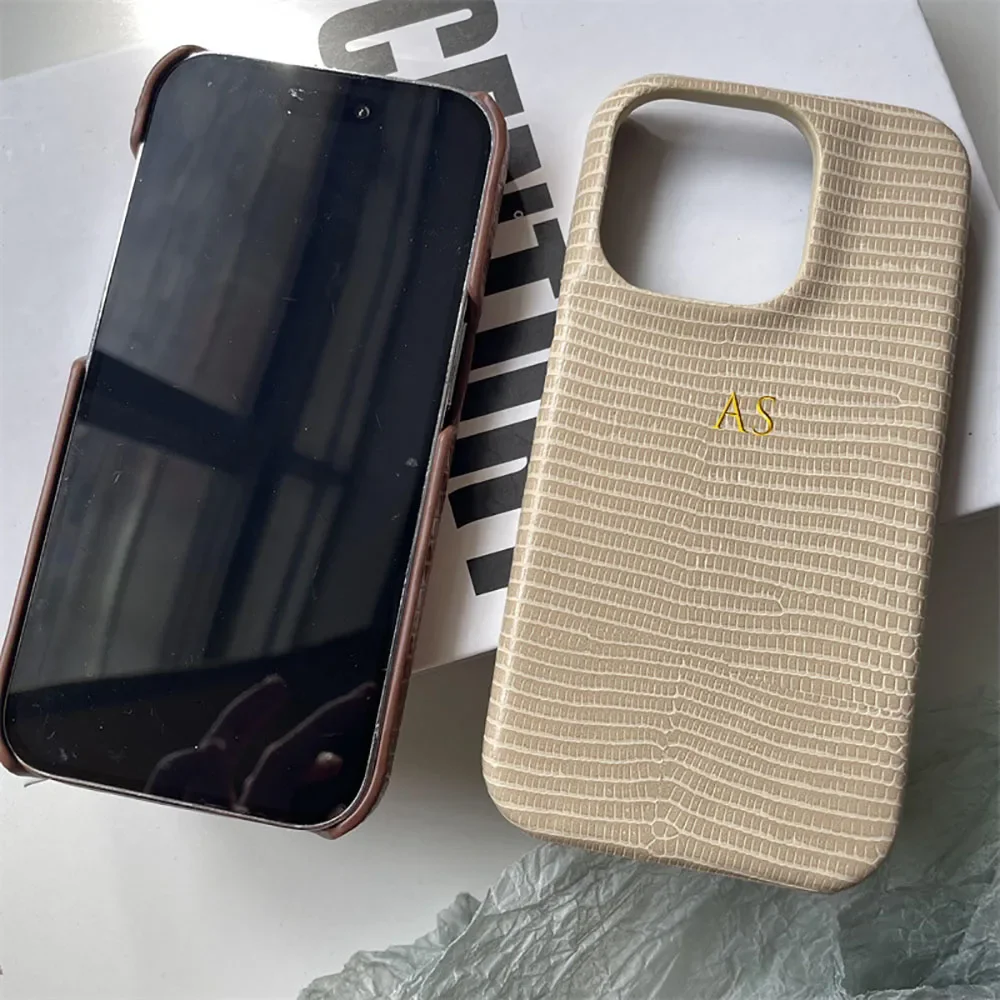 Personalisierte Gold-Initialen Lederhülle für iPhone 17 Pro Max 16 15 14 13 Pro Max Luxuriöse Eidechsen-PU-Hartschale – Detail 6