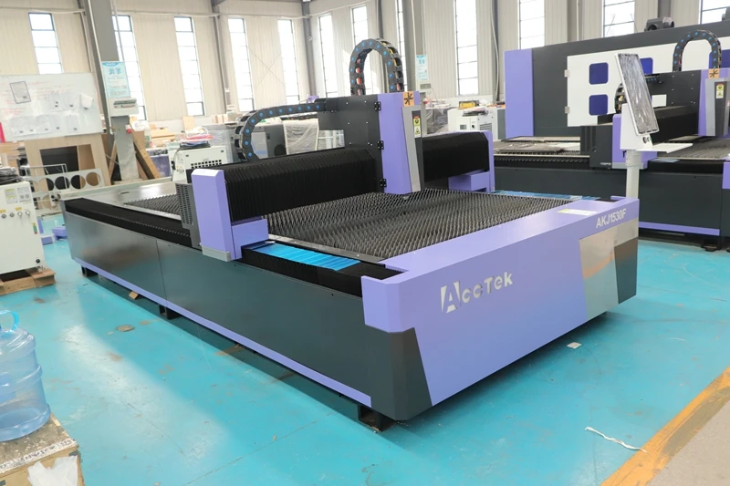 China Acctek 2000w 3000w 6000w Fiber Laser Cutting Machine /Fiber Optic Laser Cutting Engraving Machine