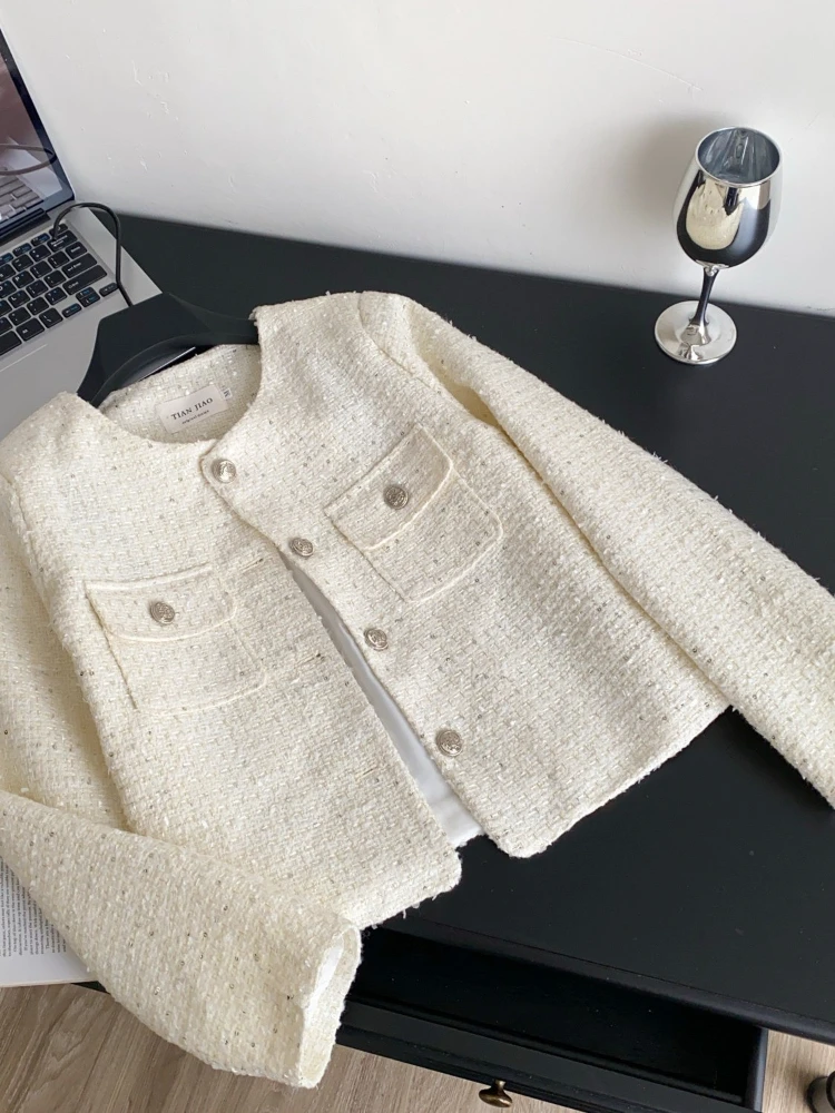 Small fragrant style commute jacket women in spring new heavy metal buckle round neck long sleeved tweed versatile coat