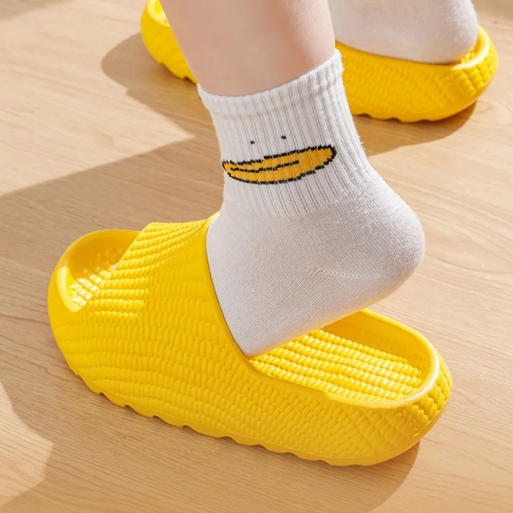 Casual Creative จําลองข้าวโพดรองเท้าแตะด้านล่างนุ่มหนารองเท้าแตะข้าวโพดลื่นตลก EVA สไลด์ห้องนอน