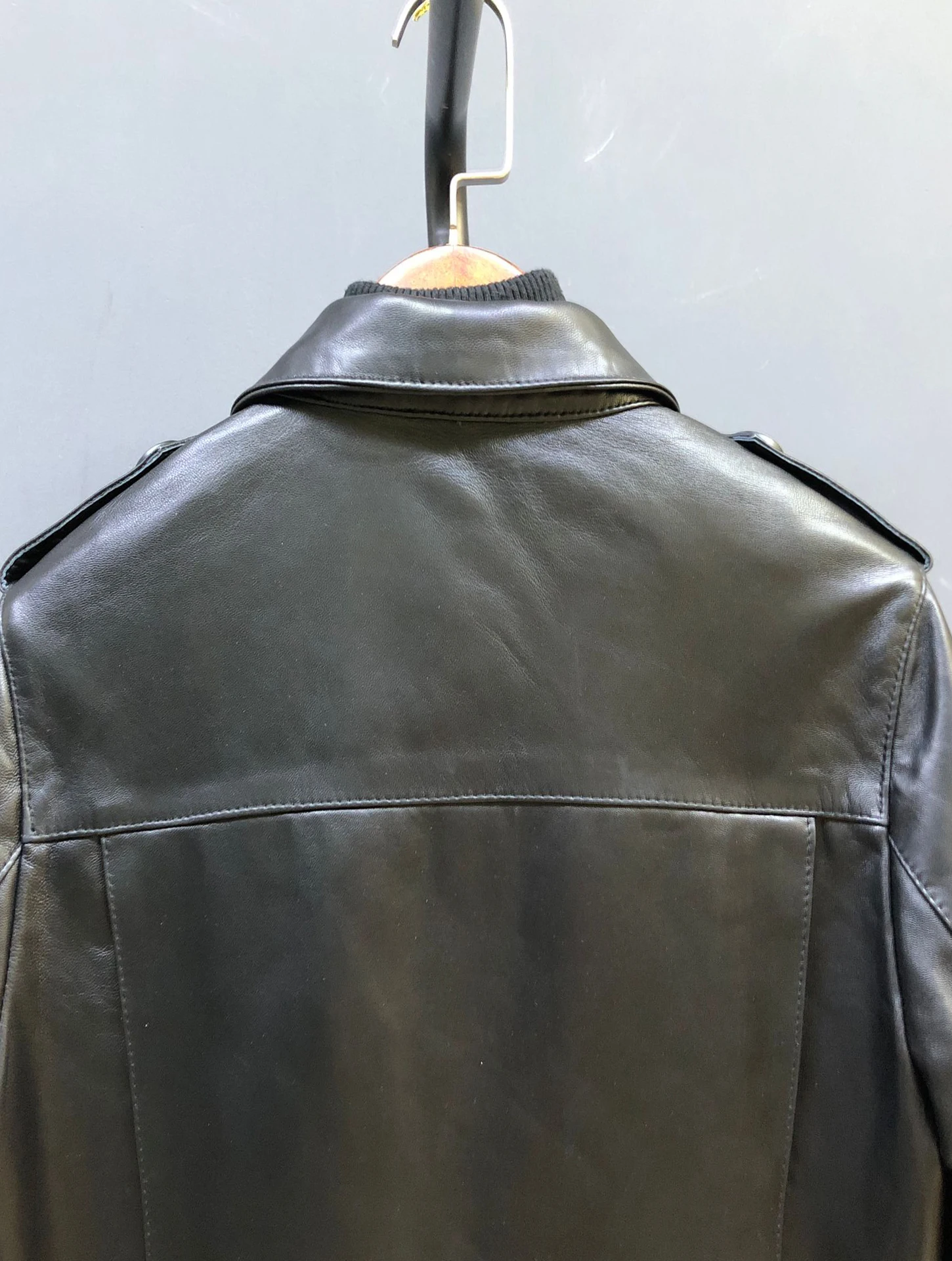 Echt leer, schapenvacht, casual, enkelknoops damesjas, leeftijdsonthullende bikerjas, veelzijdige korte lengte, woon-werkmode