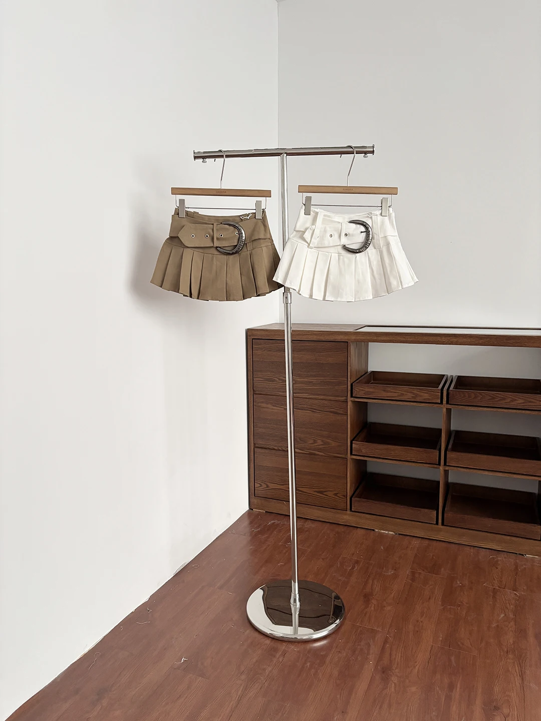 

Короткая юбка А-силуэта цвета хаки с низкой талией, не просвечивающая, летняя, новинка 2026 года, в корейском стиле, для студенток, в клетку, юбка-зонтик для женщин