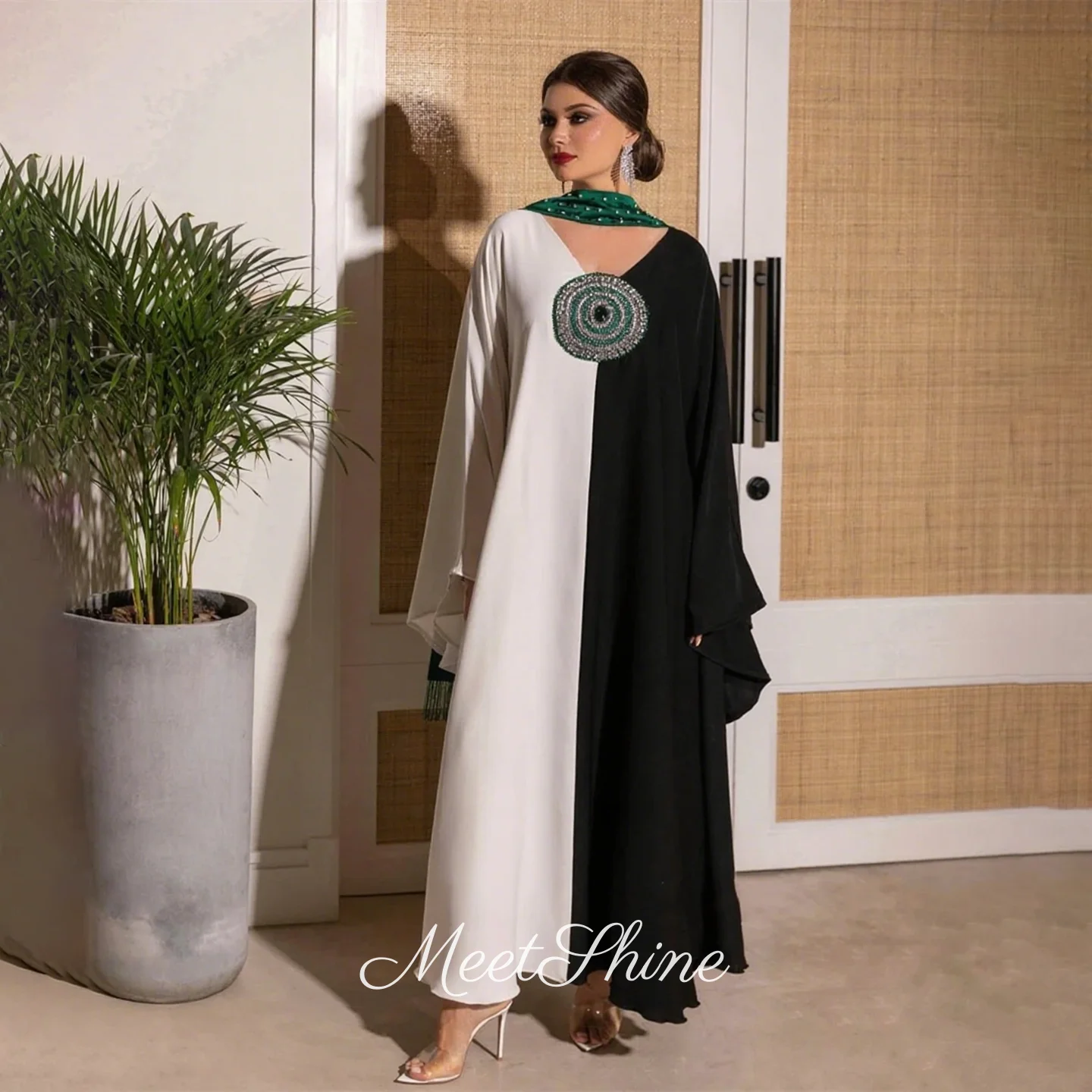 دبي الخامس الرقبة أبيض وأسود كم طويل فستان سهرة المملكة العربية السعودية الساتان طول الكاحل فستان حفلة موسيقية فستان حفل زفاف مخصص