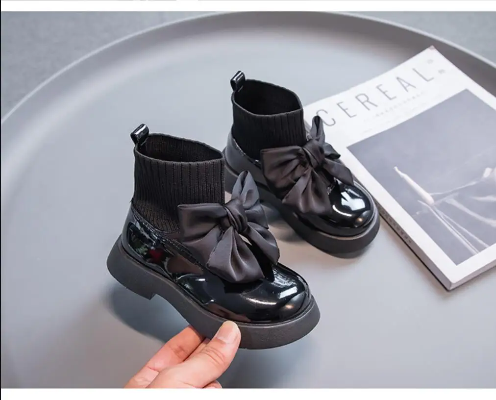 Neue Schwarze kinder Stiefel Mode PU Solid Black Bogen Mädchen Uniform Frühling Herbst Weichen boden Kinder Schwarz Stricken Schule socken Schuhe