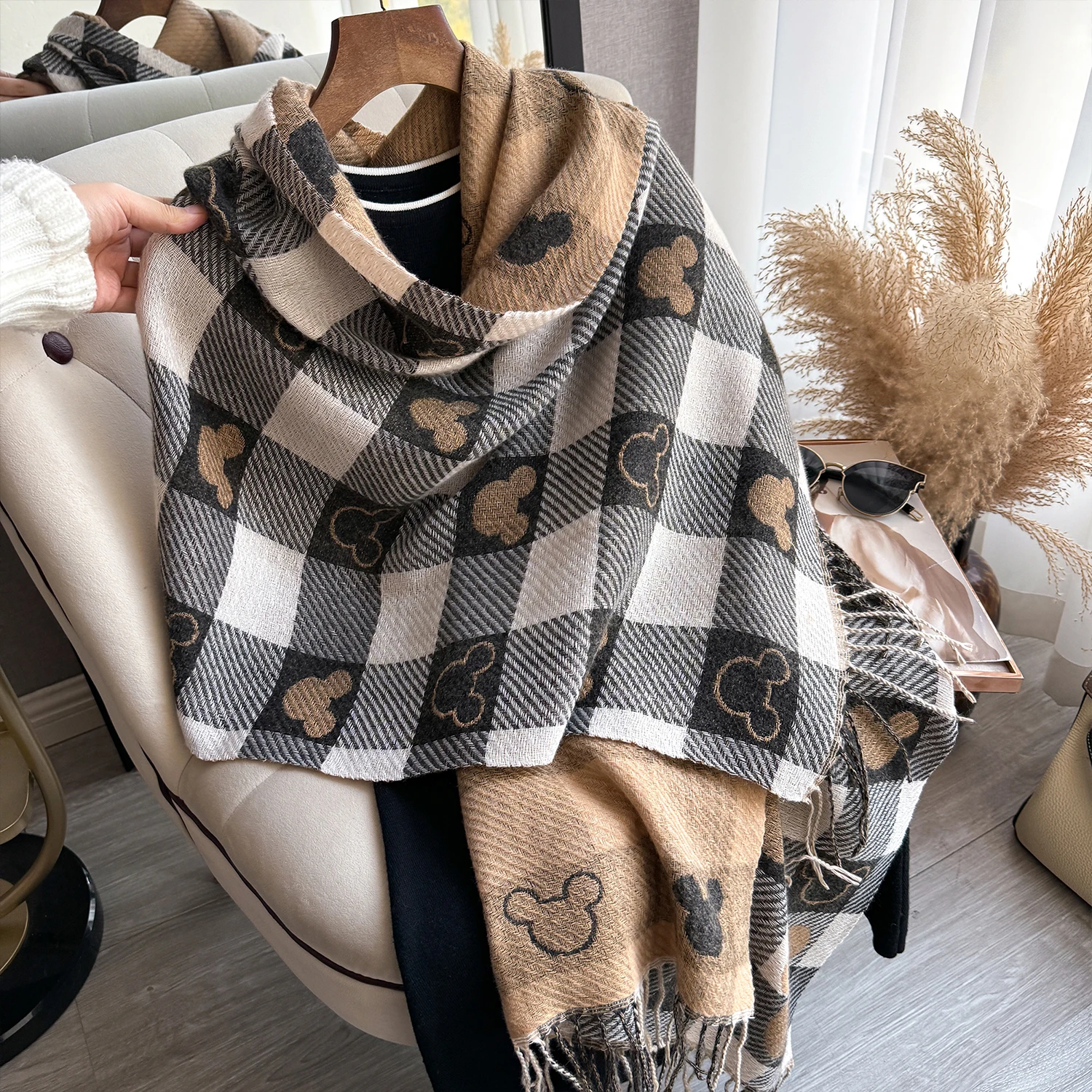 

NEW Luxury Winter Thick Warm Scarf Women Cashmere Shawl and Wraps Pashmina Neckerchief Bufanda Female Long Tessel Echarpe