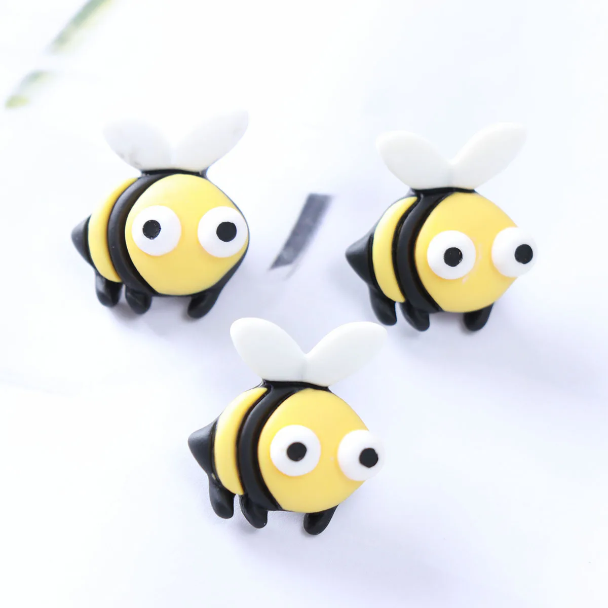 

50Pcs Simulation Bee Resin DIY Accessories Handmade Material Perfect for Kids Crafts Birthday Party Decoration Headdress