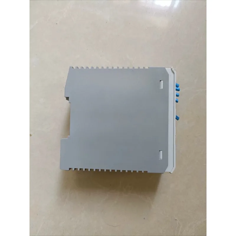 Electronic Circuit Breaker CBMC E4 24DC/1-10A 2906032 Slightly Used for Contact Industrial Automation Repair Part