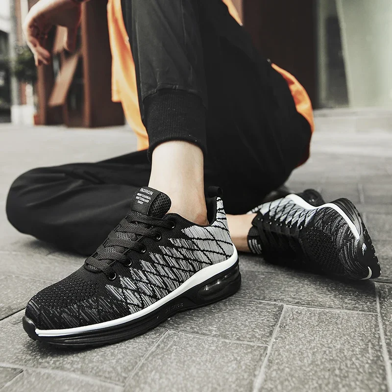 Hot Selling Men Women Sneakers Lightweight Breathable Casual Shoes Wear-resistant Outdoor Training Shoes Fashion Running Shoes